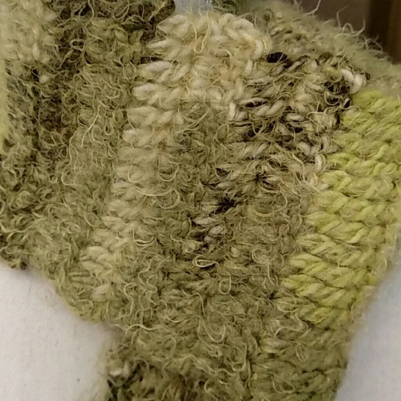 New Hand Crafted Knit Scarf Wrap In Multi Greens With Fringe Detail Soft Cozy OS - Picture 3 of 4
